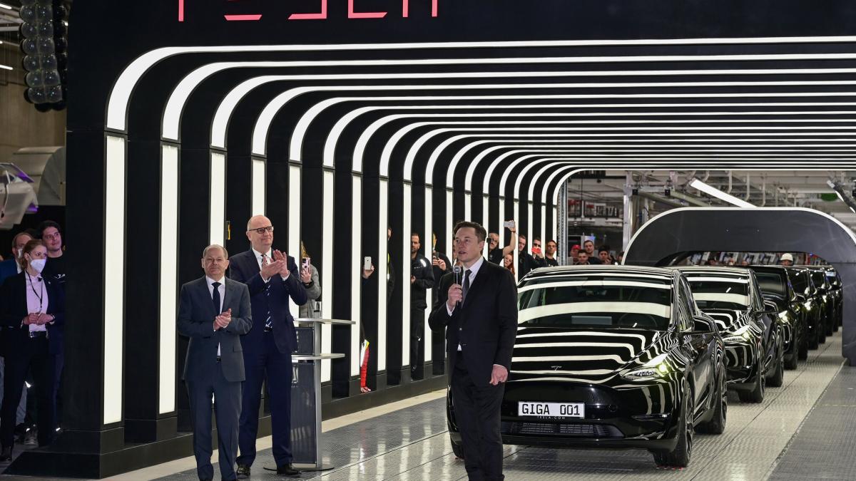 Lovitură pentru Tesla și electrice din China