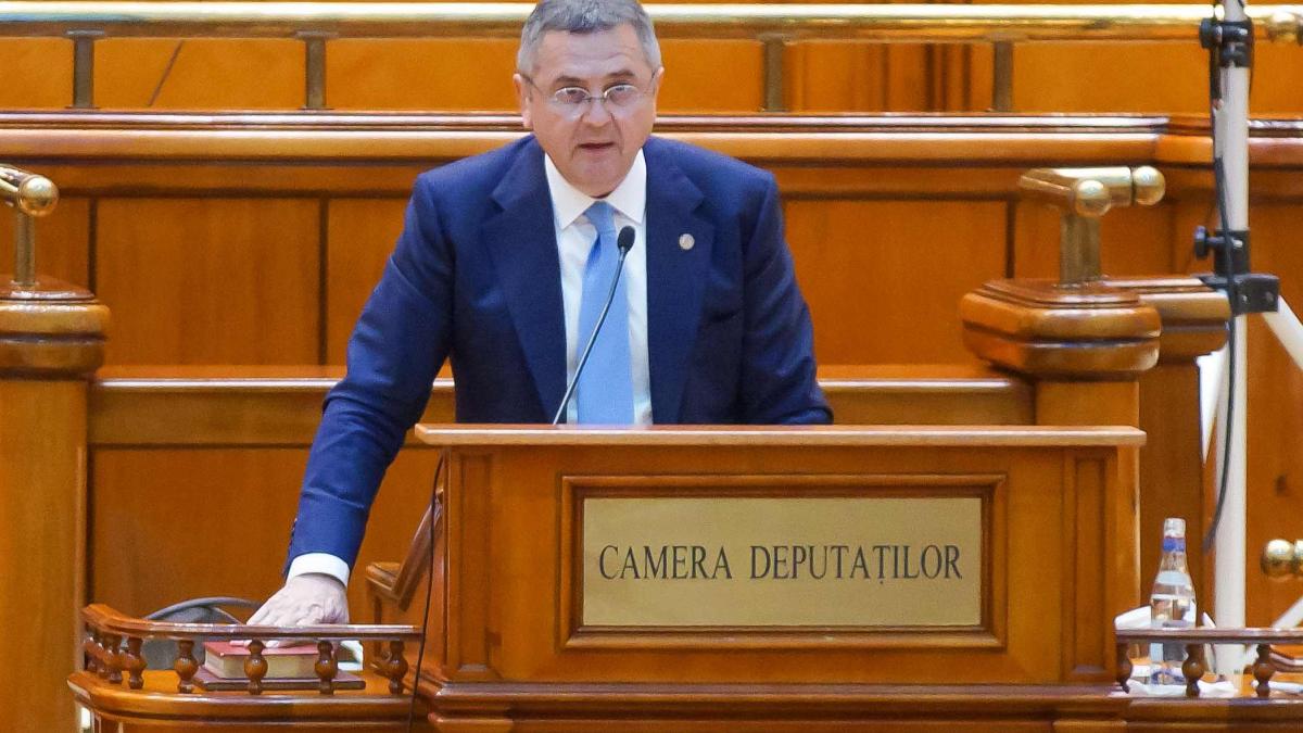 Parlamentarii vor să-i scutească pe SRI-știi și SPP-iștii care nu respectă regulamentele interne de la restituirea costurilor cu școlarizarea