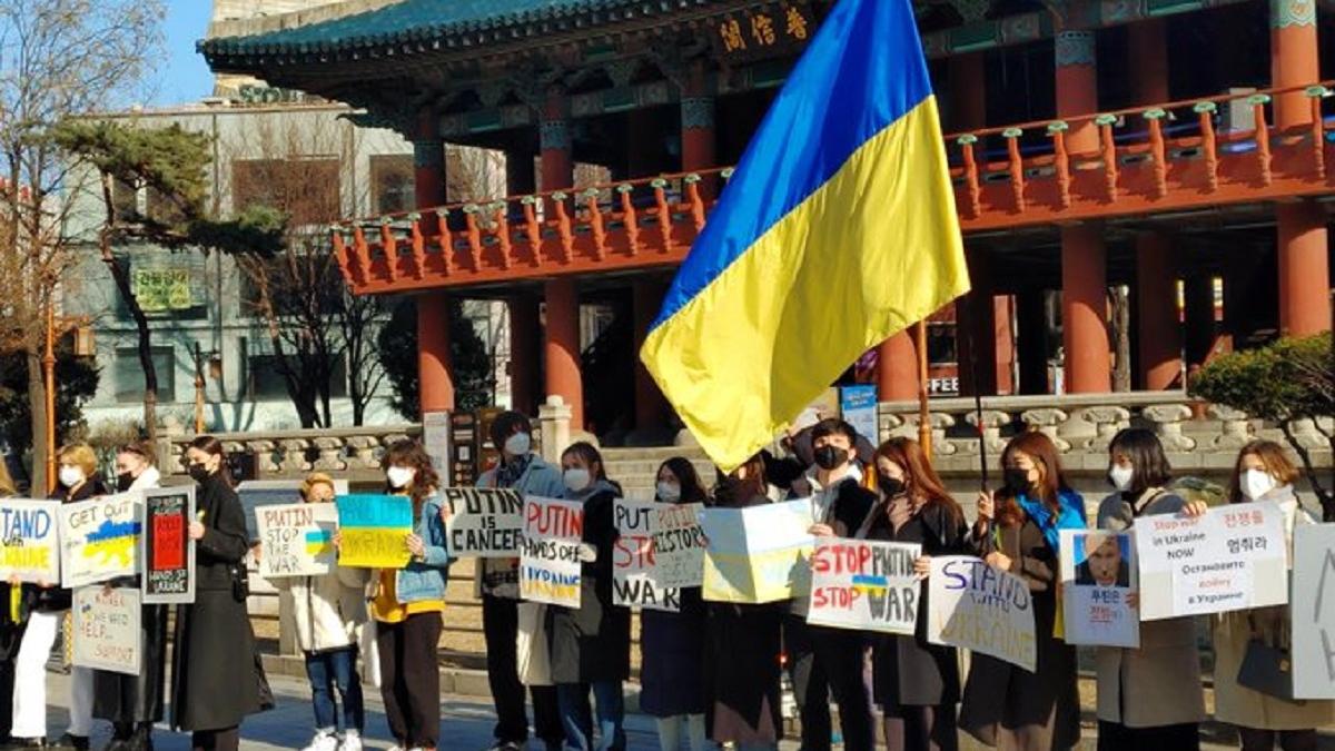 scandal coreea de sud ambasada rusiei banner mesaj victorie