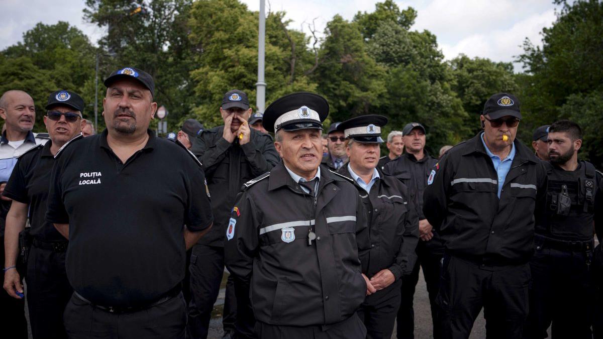 Polițiștii protestează în Piața Victoriei. Nu sunt de acord cu majorarea vârstei de pensionare