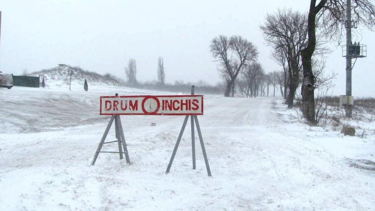 Viscol puternic între Rânca și Novaci: Drumul s-a închis pentru toate categoriile de vehicule