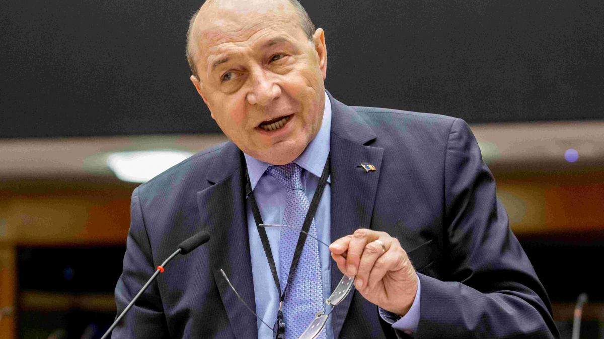 Băsescu: „Grindeanu își sabotează propriul premier"