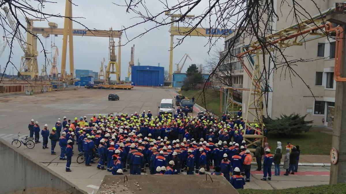 Protest la Șantierul Naval Mangalia. Angajații nu și-au mai luat banii de peste două luni