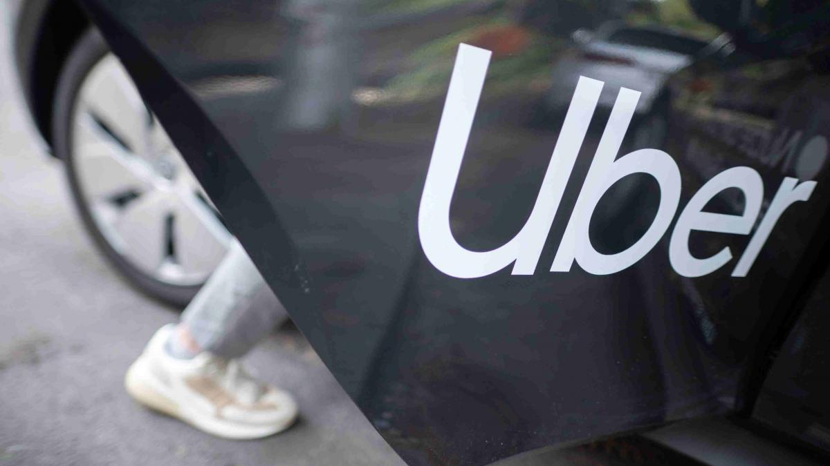 Șoferii Uber și Bolt nu mai vor să fie sancționați dacă refuză curse
