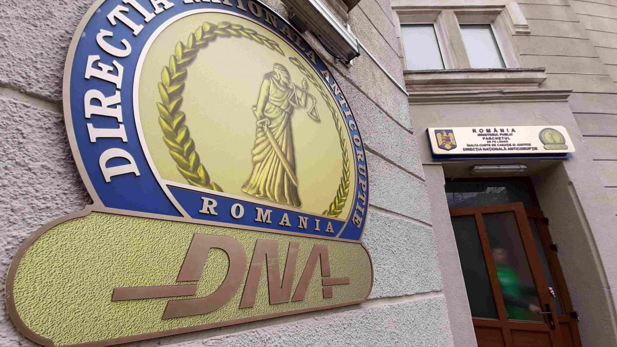 Șefii Vămilor din Portul Constanța, reținuți de DNA. Ei au fost prinși în flagrant și sunt acuzați de luare de mită