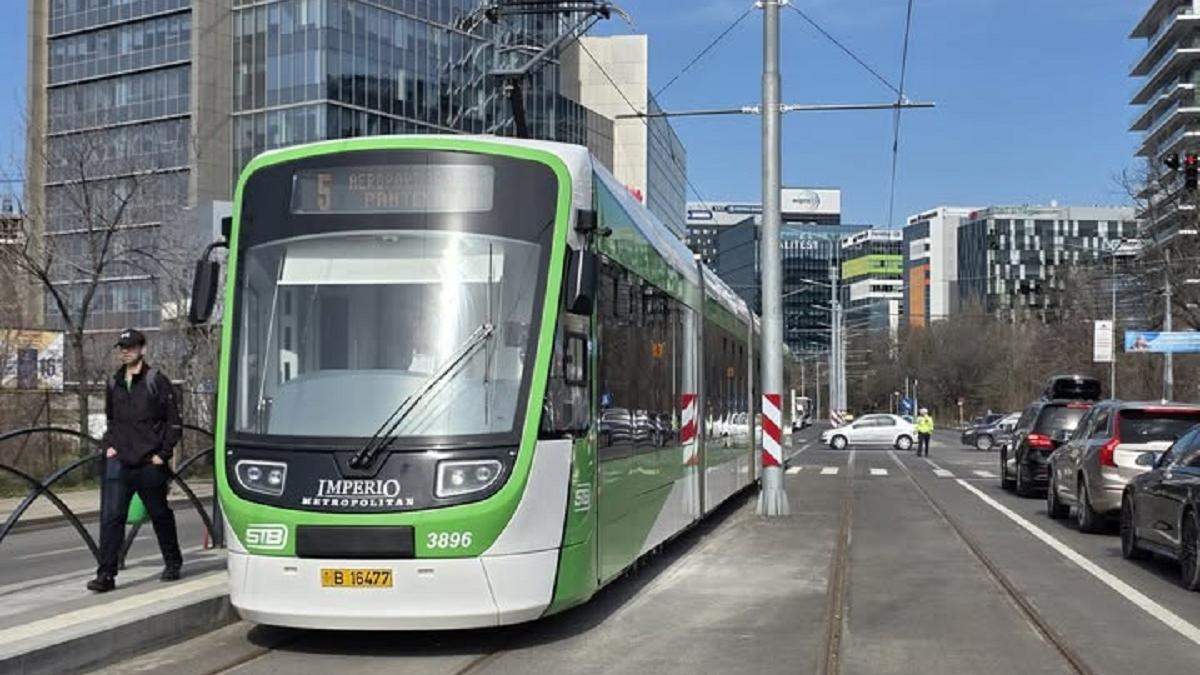 Primăria Municipiului București: „Gata, tramvaiul 5 circulă! După doi ani! ”