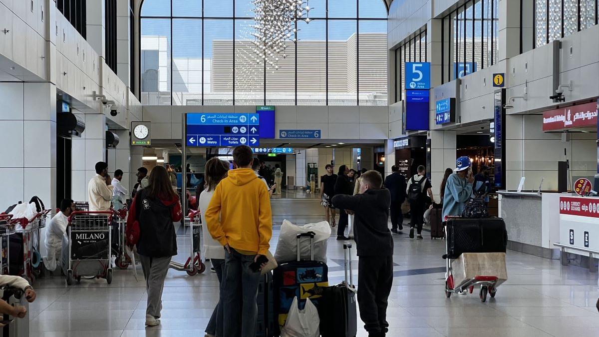 Ce fac guvernele mai multor țări pentru a-și aduce acasă conaționalii. Zeci de mii de străini, blocați în Orientul Mijlociu
