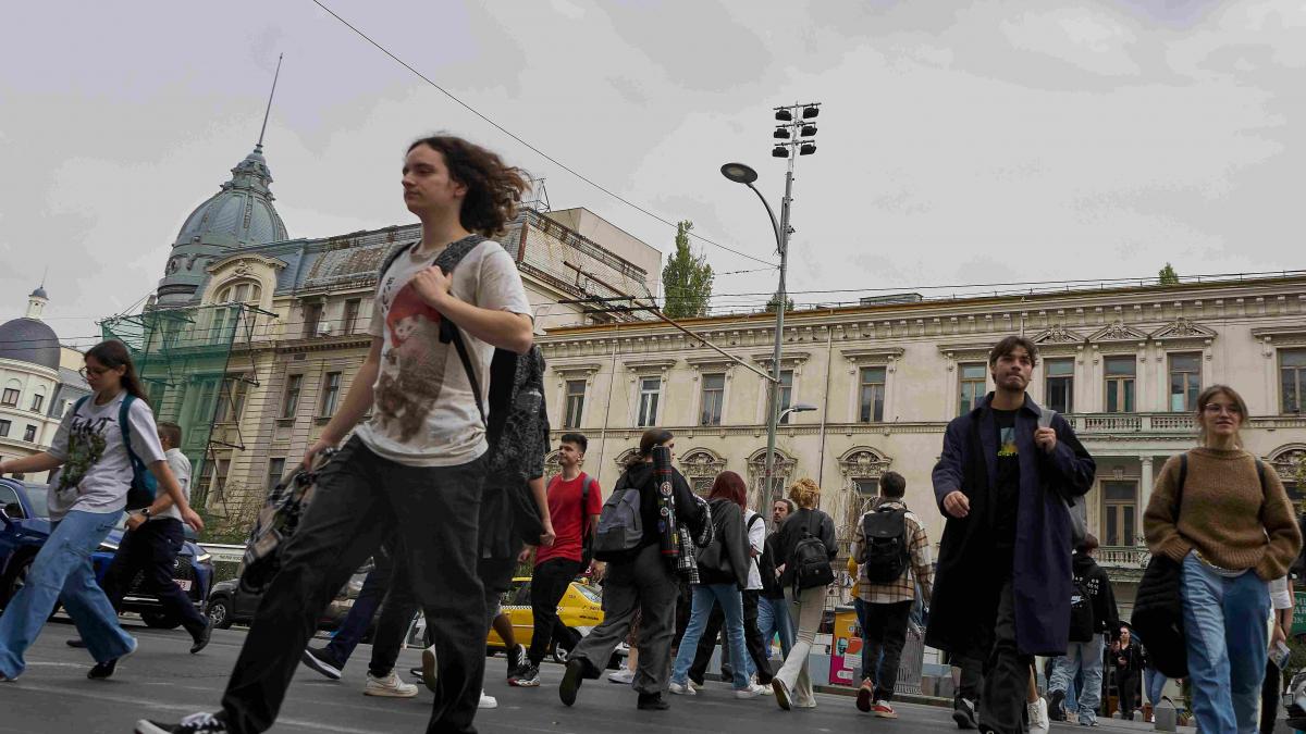 Economia României alunecă în recesiune: consumul se prăbușește, iar angajările pierd ritmul