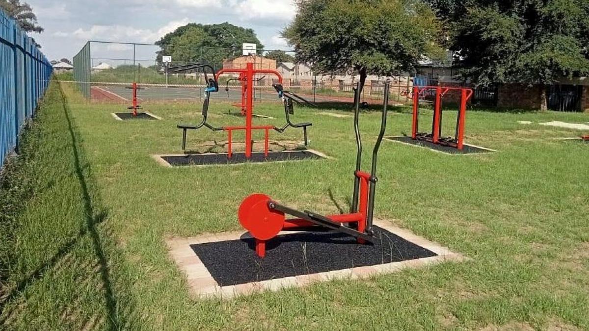Primăria lui Boc a mai comis-o o dată. A cumpărat încă un rând de aparate de fitness în aer liber, de la aceeași firmă de casă