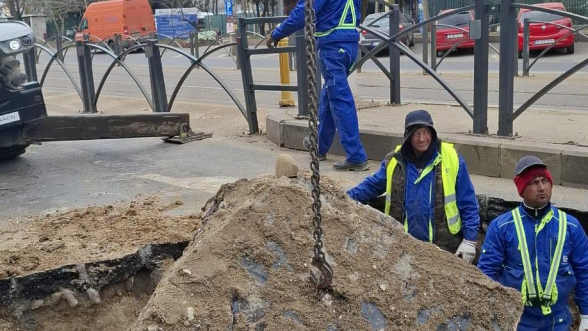 Dezastru sub asfalt pe Mihai Bravu! Termoenergetica intervine de urgență după prăbușirea galeriei