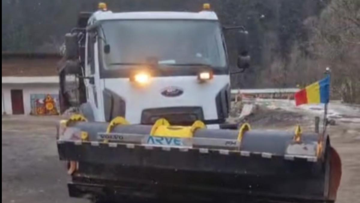 Iarna revine în martie: ninge pe DN1, DN 17A, Pasul Tihuța și în Făgăraș. Avertisment urgent pentru șoferi