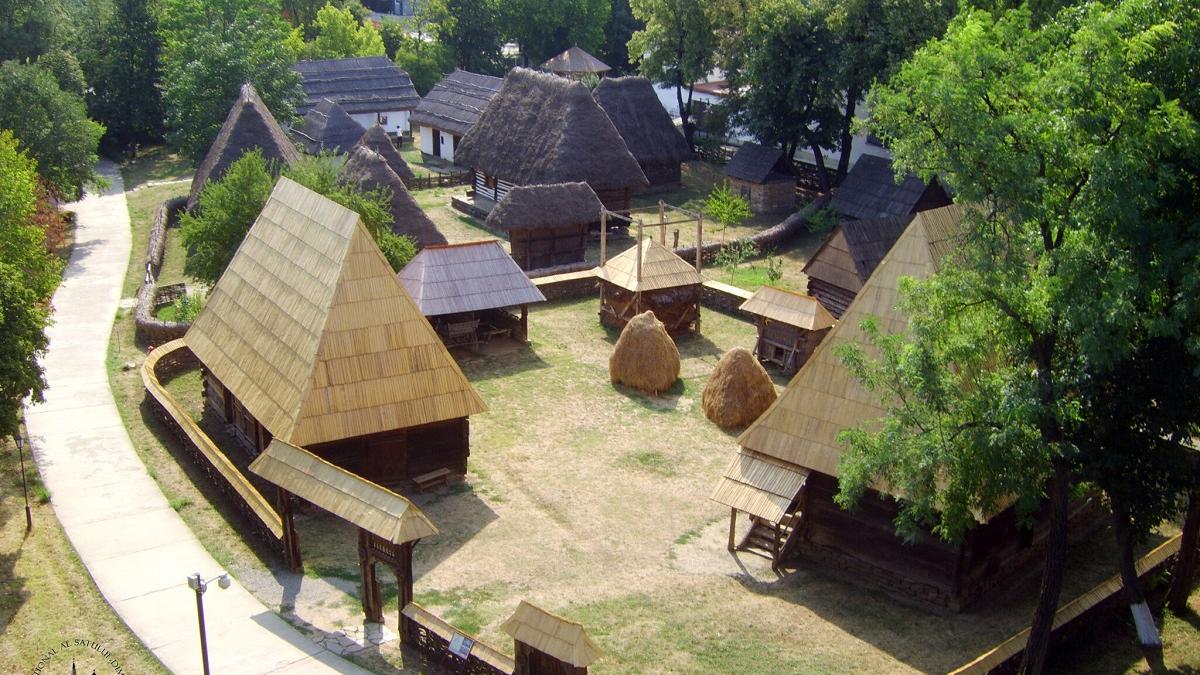 Muzeul Satului trece la orarul de vară
