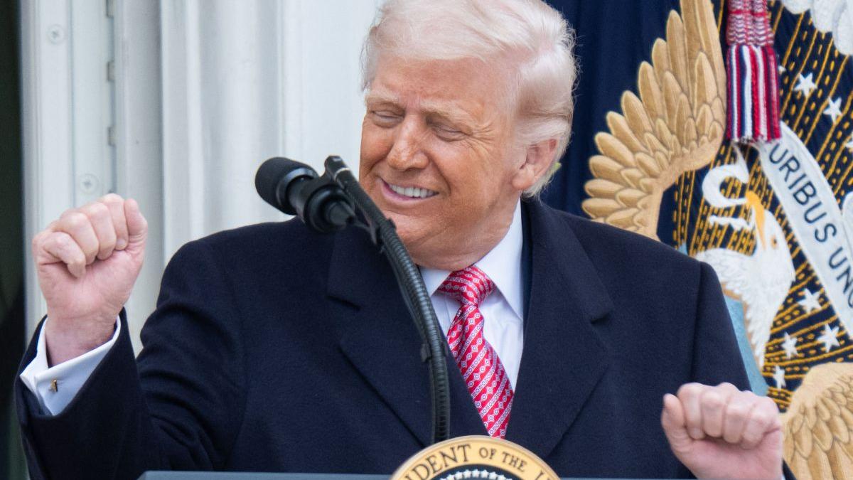 Trump amenință că lasă Iranul fără curent și petrol