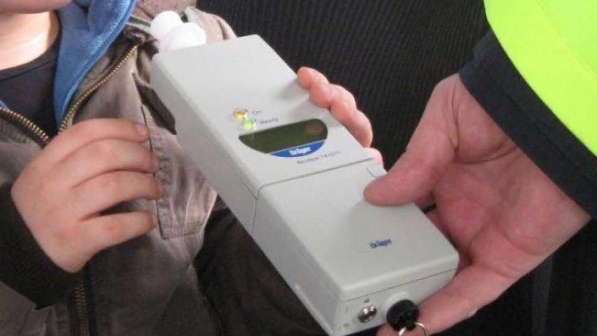 Tânără cu alcoolemia de peste 2g/l în sânge, reținută în Sibiu după ce a provocat un accident