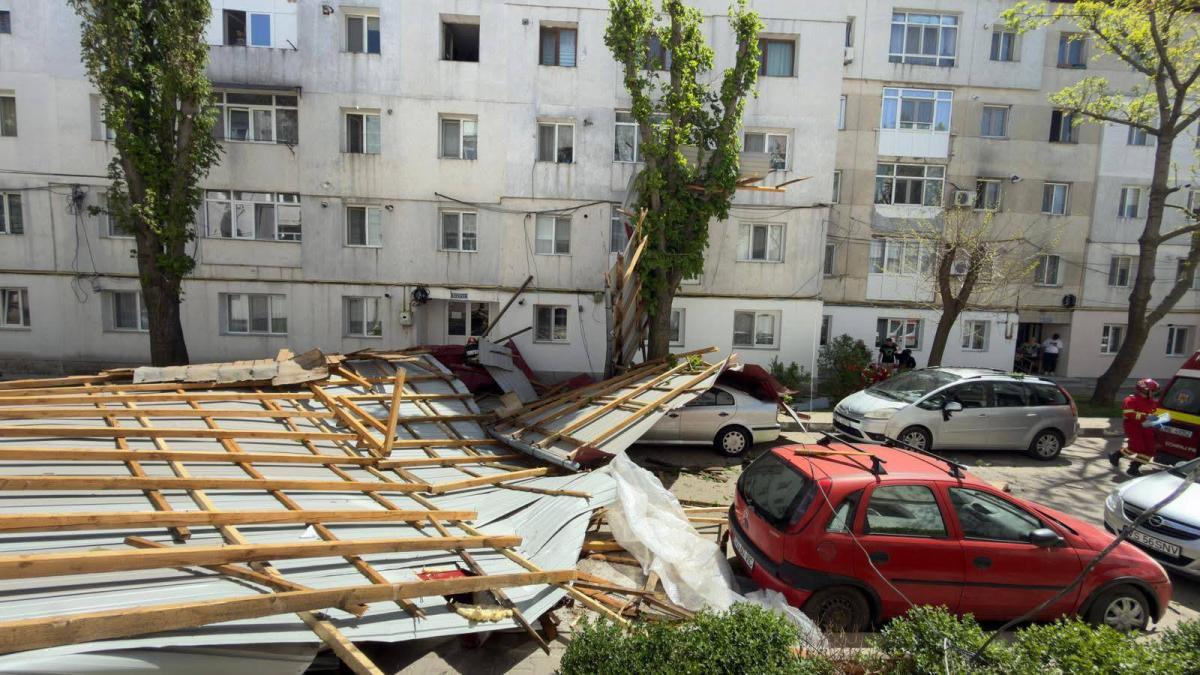 romania lovita cea mai violenta furtuna 2026 morti raniti