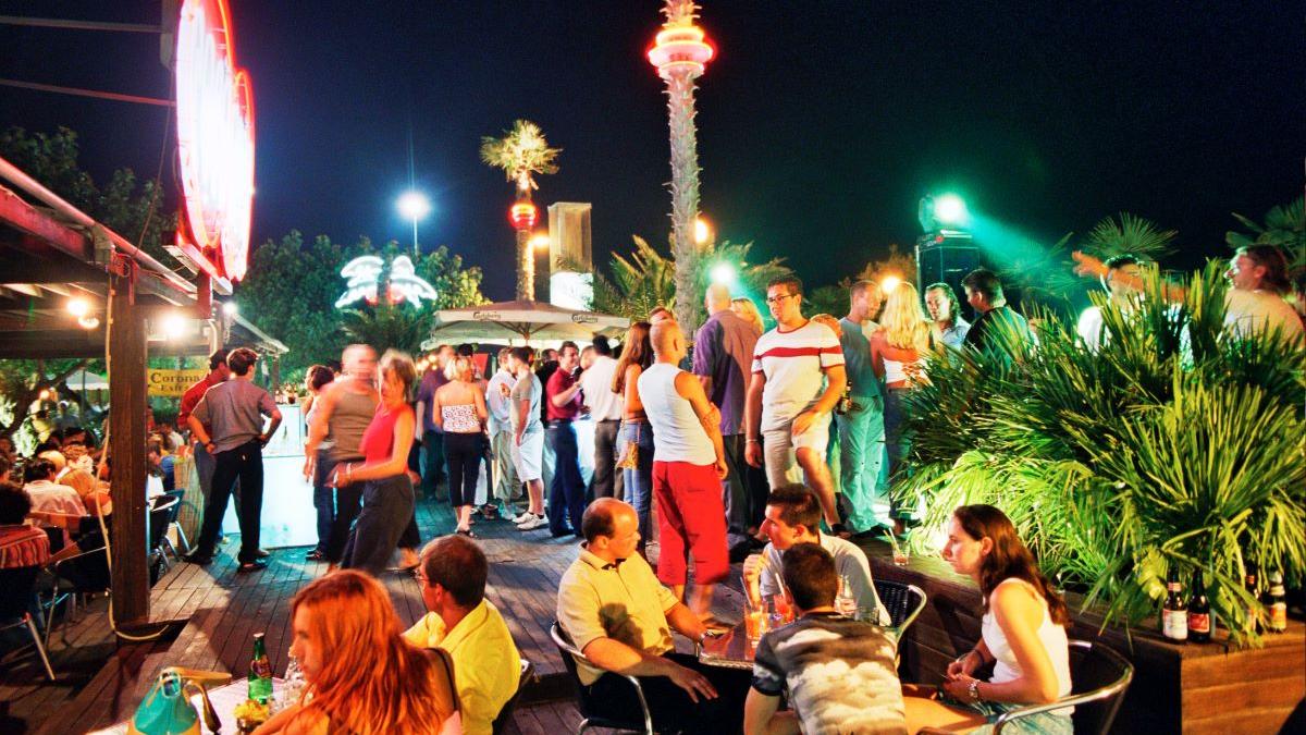 Petreceri fără limite pe litoral: turiștii au lăsat zeci de mii de euro în cluburile din Mamaia și Vama Veche