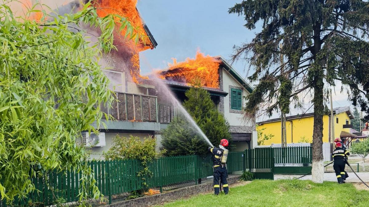 Un scurtcircuit electric a provocat un incendiu violent la Băneasa
