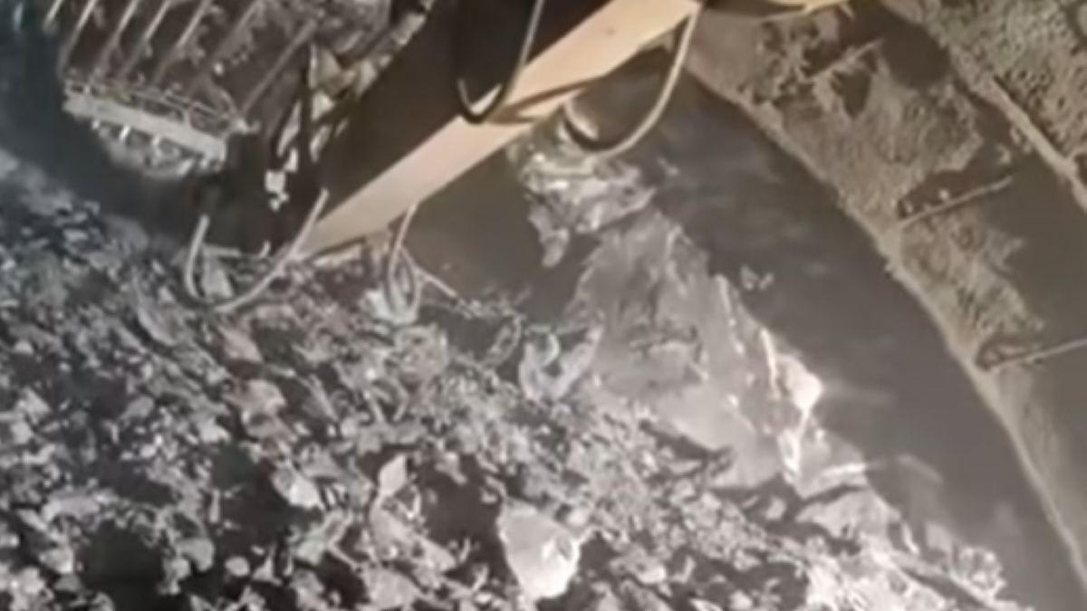Autostrada Sibiu-Pitești face un pas uriaș înainte: A fost străpunsă și a doua galerie a tunelului Robești