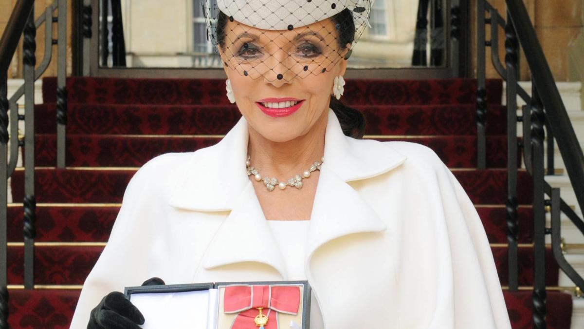 Secretul tinereții fără bătrânețe: Cum reușește Joan Collins să facă șpagatul la 92 de ani