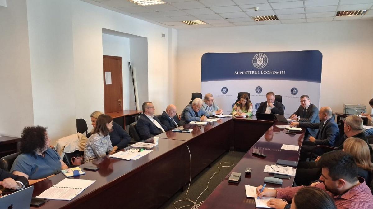 Ministerul Economiei a renunțat la prosoapele sterilizate din hoteluri și la clasificarea bodegilor de cartier