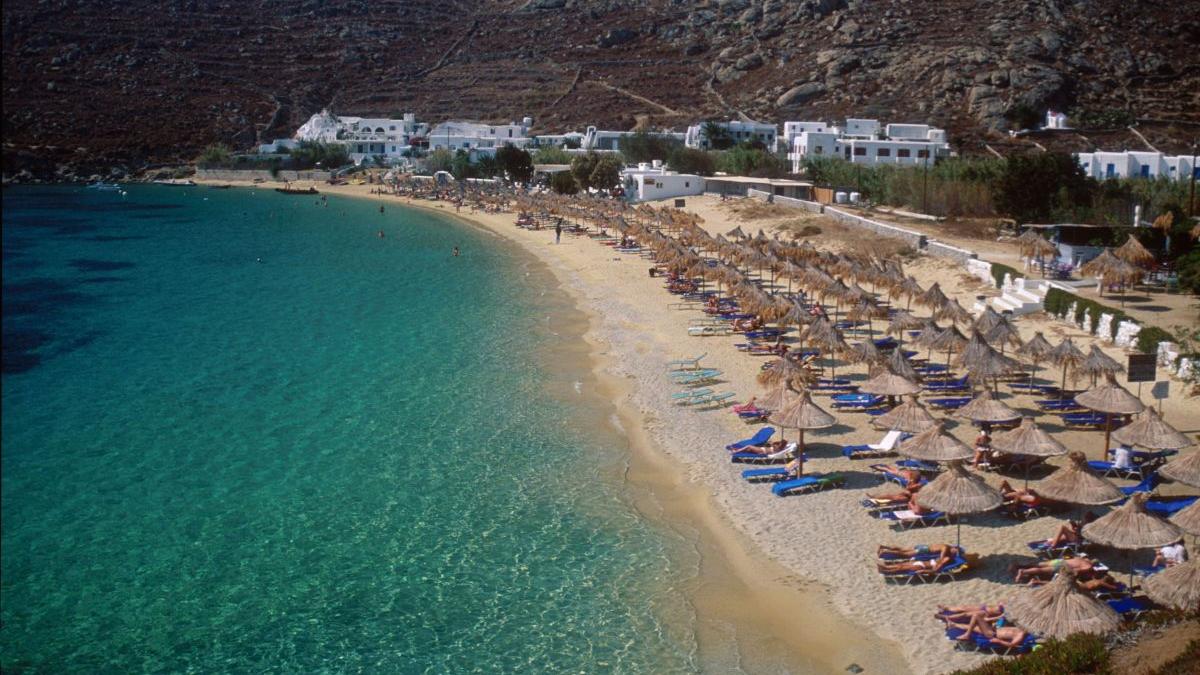 Războiul șezlongurilor, în Grecia: Vacanțe cu scandal și despăgubiri în instanță