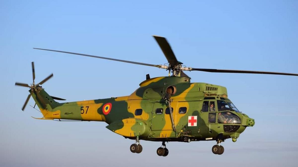 Incident aviatic lângă Reșița. Un elicopter IAR-330 al Armatei Române a aterizat de urgență după o defecțiune tehnică