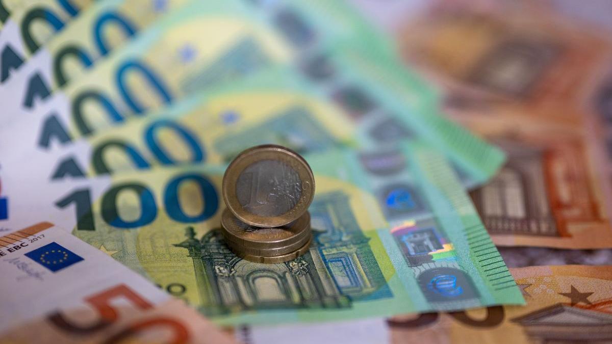 Moneda națională se apreciază puternic în fața principalelor valute