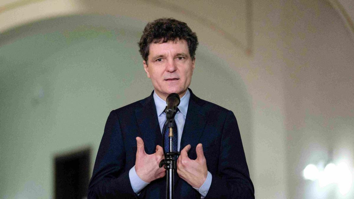 Nicușor Dan se pregătește să scoată din joben premierul tehno-politician, cu priză și la PSD, și la USR, dar și la PNL