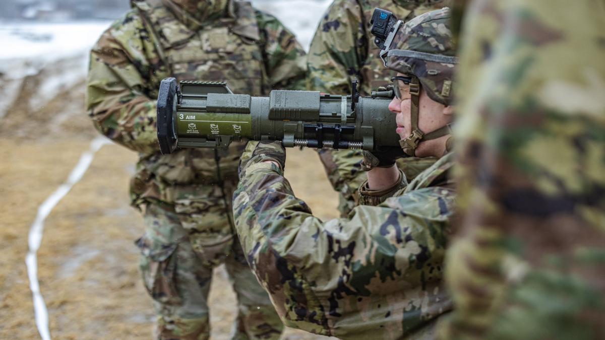 MApN respinge ferm acuzațiile de favoritism în achiziția de arme