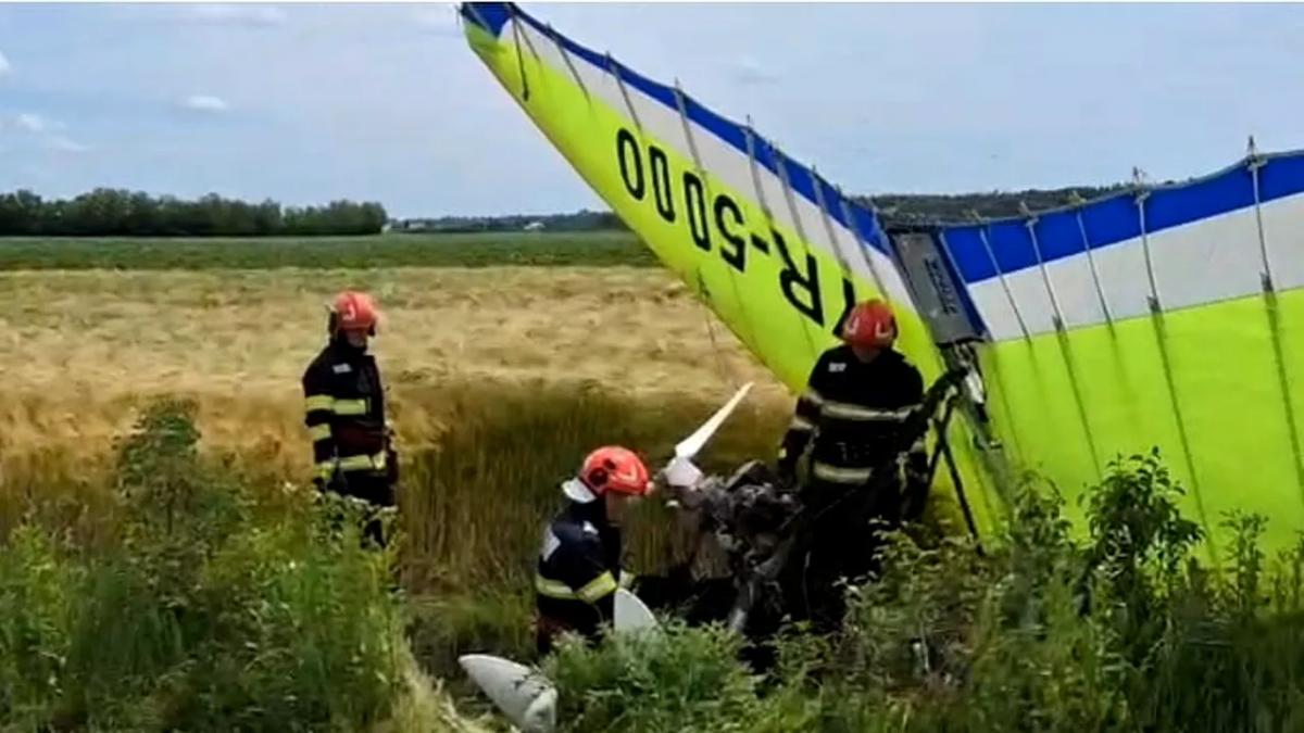 Accident de zbor în Argeș: Un bărbat a suferit fracturi după ce s-a prăbușit cu planorul pe câmp