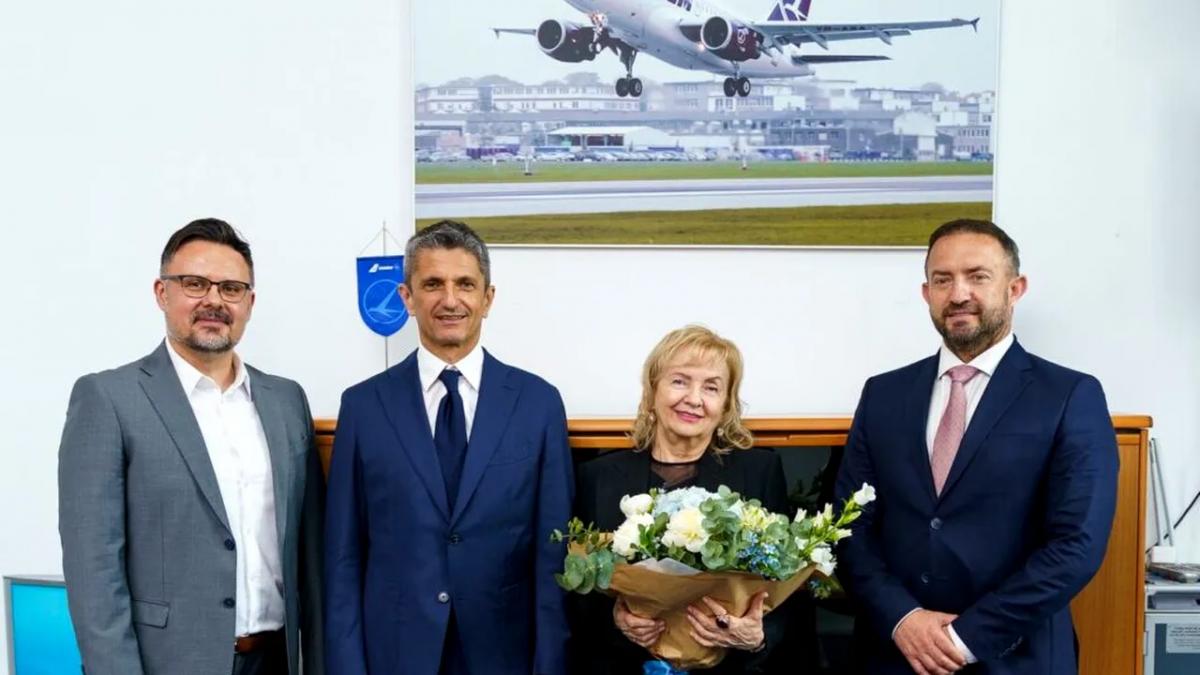 Simbolul fotbalului românesc, pe aeronava olimpică: TAROM îl omagiază pe Mircea Lucescu
