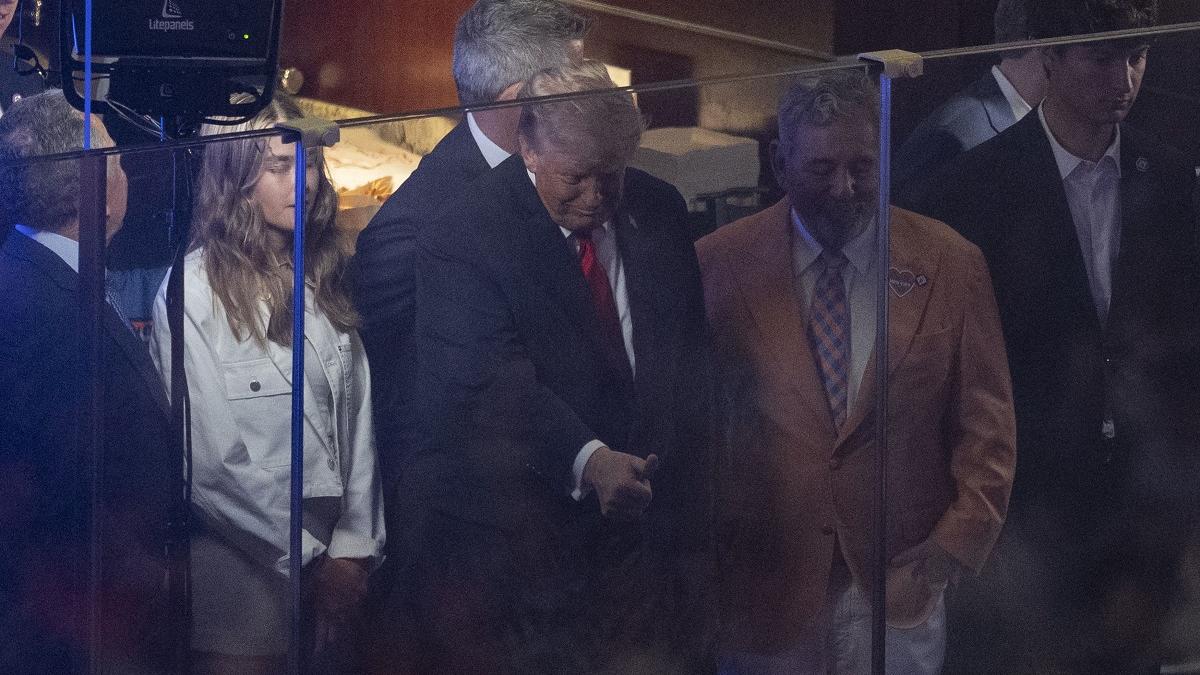 trump huiduit puternic madison square garden meci finala nba