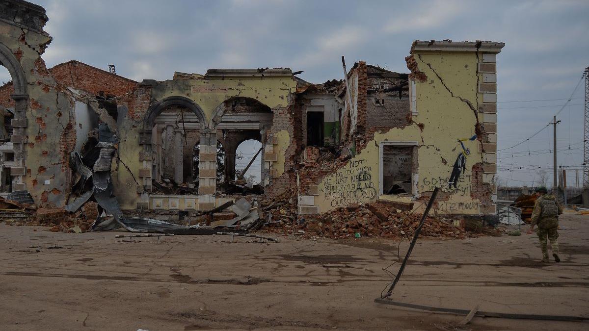 Rusia împinge frontul spre un punct-cheie din Donbas. Orașul care poate decide soarta estului Ucrainei este aproape încercuit
