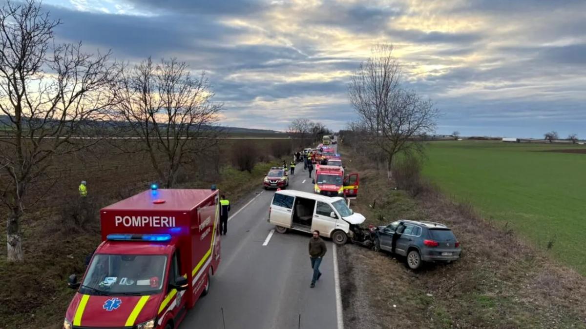 Copil mort într-un accident grav în Mehedinți. Mașina victimelor era din Grecia