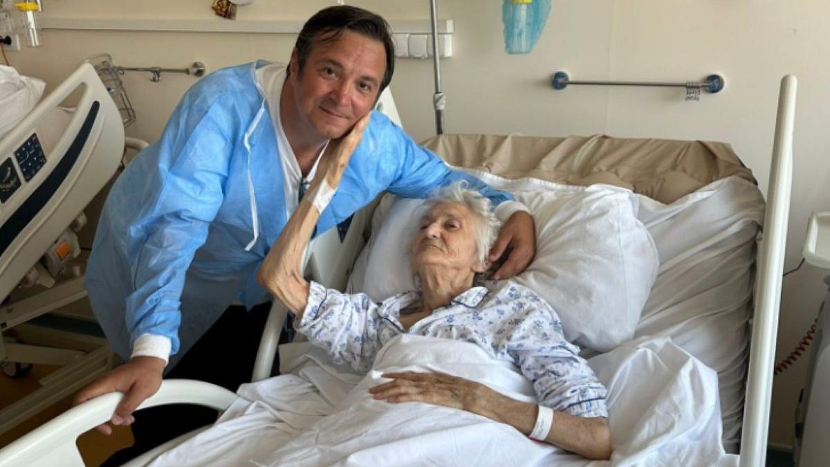 Clipe dramatice pentru Daniel Buzdugan. Mama sa, în vârstă de 91 de ani, a fost transportată de urgență la spital