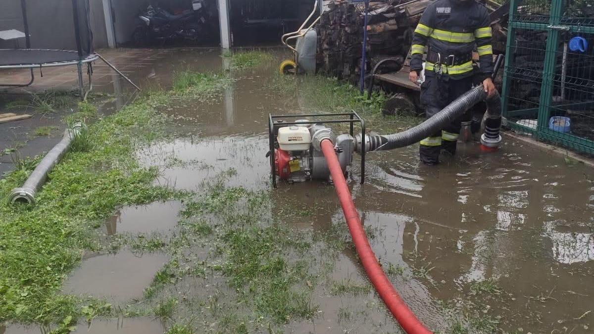 Potop în România! Șapte județe lovite de inundații, oameni evacuați de urgență