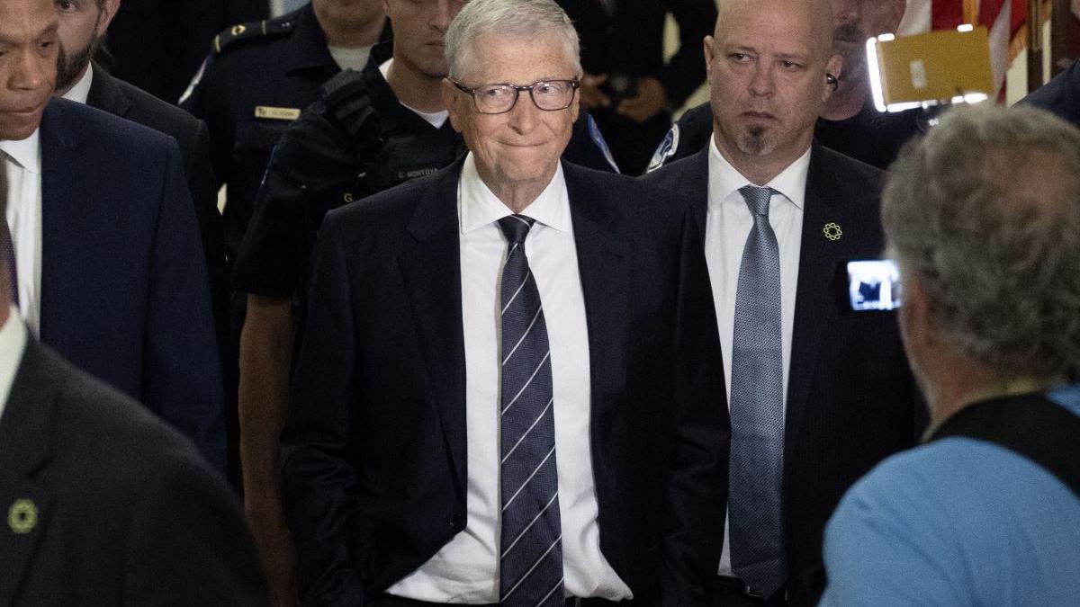 Bill Gates recunoaște relații extraconjugale cu o doctoriță de la Harvard și o cercetătoare din domeniul nuclear din Rusia. Dezvăluiri explozive din audierea despre Epstein