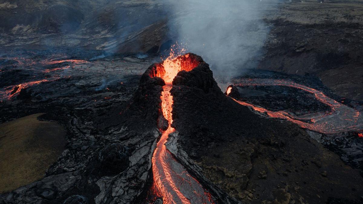 Aurul ascuns în adâncuri: Descoperire spectaculoasă într-un crater vulcanic submarin