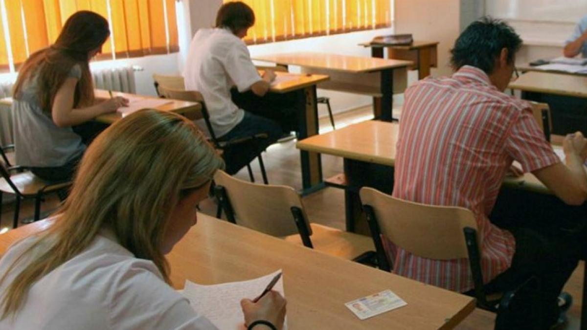 Dascălii trec de la catedră în bănci: Examenul crucial pentru 9.600 de profesori