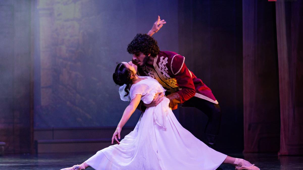 Baletul sibian invită publicul în Piața Mare la spectacolul cu acces gratuit „Othello”, care închide stagiunea