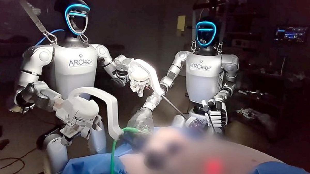 Premieră istorică: roboții umanoizi au făcut o operație pe un pacient viu!