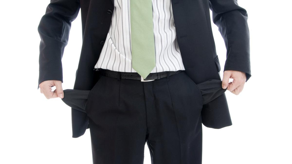 Situație dramatică pe piața muncii: Salariile au scăzut în 12 județe. Angajările sunt blocate. Inegalitățile se adâncesc