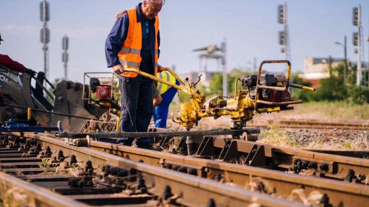 Trenurile devin roller coaster: 72% din calea ferată e expirată. România își face un nou plan pentru modernizarea infrastructurii feroviare