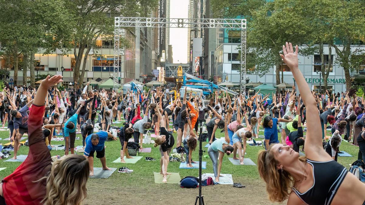 Yoga chiar face bine tuturor? 
