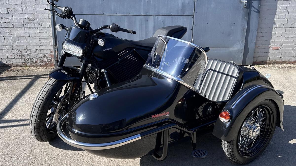 Kit pentru pasionați: Motocicletă electrică cu ataș
