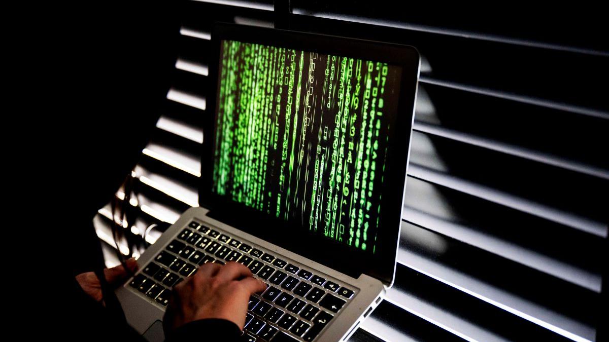 Datele personale ale a 100.000 de polițiști, scurse pe dark web