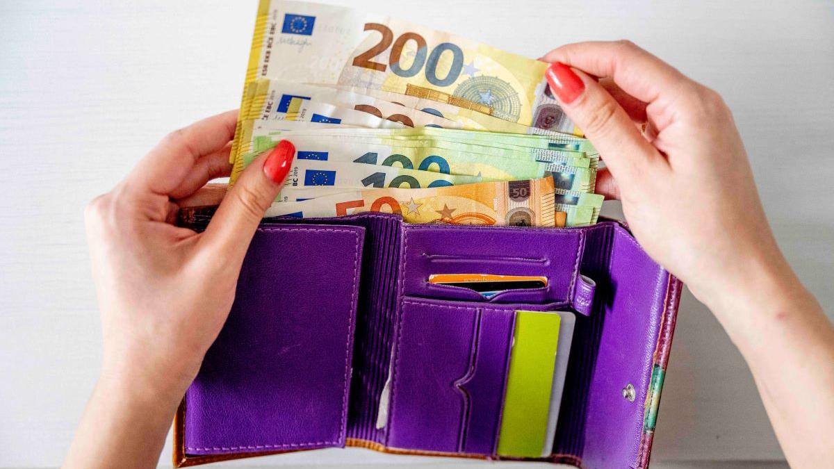 Horoscop financiar, august 2026: Cine va avea mai multe oportunități și cine trebuie să fie atent la cheltuieli?