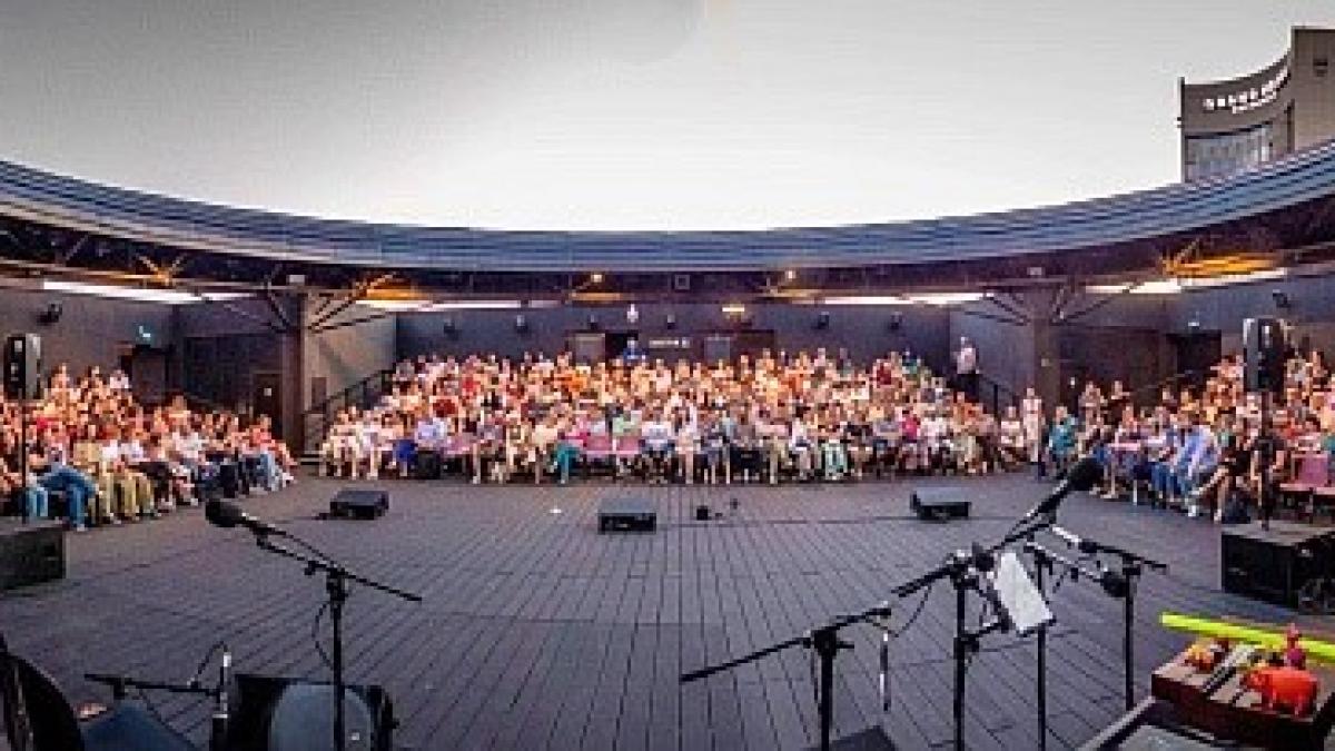 „Nopți de vară, sus, pe teatru”. Se redeschide Amfiteatru TNB!