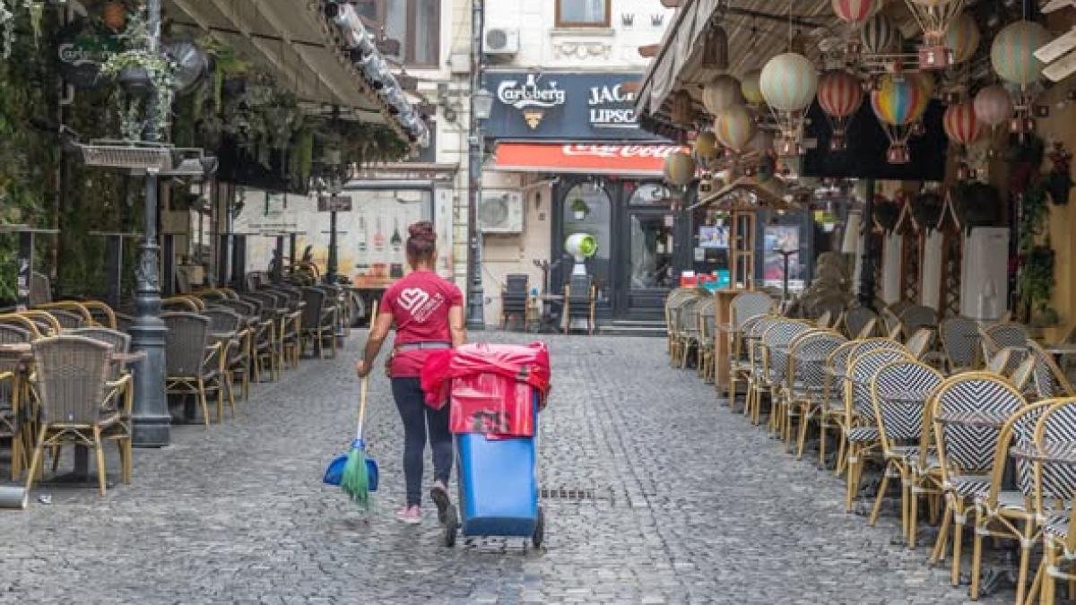 Cum vom arunca gunoiul în București: Regulile se schimbă radical, apar insulele ecologice și 7 fracții de colectare