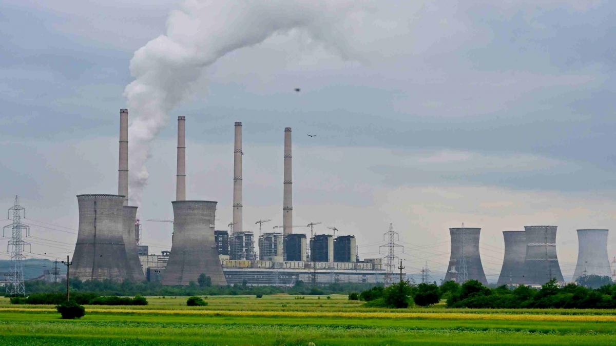 Deciziile politice au eliminat aproape 4.000 MW din producția internă de electricitate, prin închiderea CE Oltenia. Sindicatele cer revenirea la producţia de energie pe bază de cărbune 